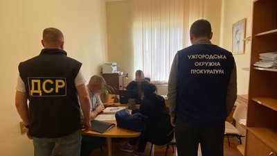 Мільйон грн збитків: на Закарпатті директорку товариства та інженера судитимуть за привласнення грошей на ремонт дороги