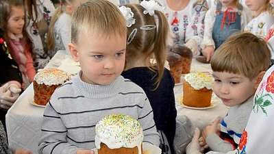 У Тернопільському дитсадку зібрали військовим великодні гостинці У Тернопільському дитсадку зібрали військовим великодні гостинці