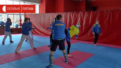 У масках та рукавичках: полтавські каратисти-дефлімпійці відновили тренування