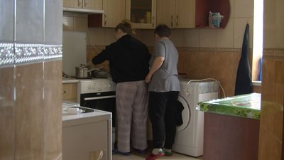 "Перед моїми очима підірвали міст": переселенці з Житомирщини оселились на Волині
