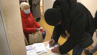 Сімейні лікарі на Волині розпочали видавати пацієнтам препарат "Молнупіравір" для лікування COVID-19 Сімейні лікарі на Волині розпочали видавати пацієнтам препарат "Молнупіравір" для лікування COVID-19