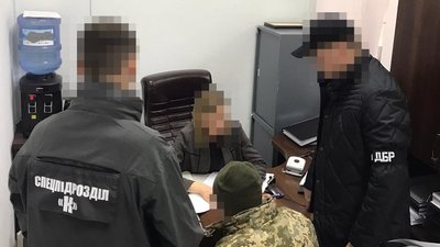 На Житомирщині викрили посадовця виправної колонії на хабарі