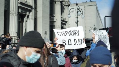 Біля Офісу Венедіктової активісти влаштували фаєр-шоу. Фоторепортаж Біля Офісу Венедіктової активісти влаштували фаєр-шоу. Фоторепортаж