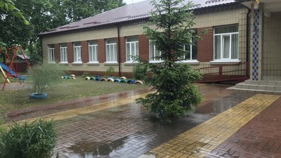 Розбомблені приміщення школи у Малинській громаді Житомирщини знесуть і облаштують в іншому крилі школи Розбомблені приміщення школи у Малинській громаді Житомирщини знесуть і облаштують в іншому крилі школи
