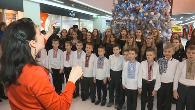 Різдвяні колядки заспівав дитячий хор у Сумах (відео)
