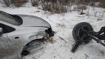 На Харківщині таксі злетіло з мосту: троє чоловіків травмувалися
