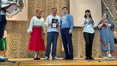 Доброчинний ярмарок та дефіле: у Черкаському університеті відбулось свято вишиванки Доброчинний ярмарок та дефіле: у Черкаському університеті відбулось свято вишиванки