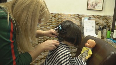 5-річна Тетянка Посоюзна відрізала косу, аби допомогти онкохворому хлопчику 5-річна Тетянка Посоюзна відрізала косу, аби допомогти онкохворому хлопчику