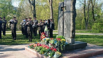 У Сумах вшанували пам'ять ліквідаторів наслідків аварії на ЧАЕС У Сумах вшанували пам'ять ліквідаторів наслідків аварії на ЧАЕС