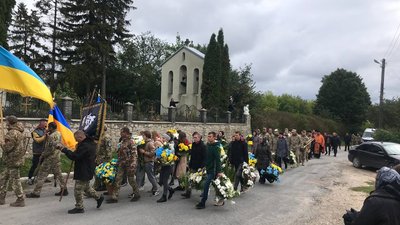 На Тернопільщині прощаються із загиблими військовослужбовцями На Тернопільщині прощаються із загиблими військовослужбовцями