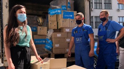UNICEF передав соцпрацівникам Харківщини маски, рукавички та антисептики
