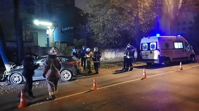 У Рівному вночі авто влетіло в дерево, є травмовані У Рівному вночі авто влетіло в дерево, є травмовані
