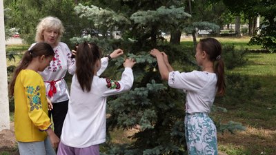 Молебень і дзвіночки як символ дитячих голосів. У Кропивницькому вшанували пам'ять дітей, загиблих через війну з Росією