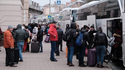 У Чернівцях на вокзалі іноземні автобуси забирають своїх громадян — міський голова