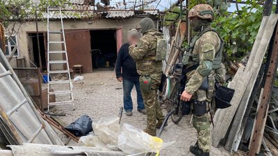 На Херсонщині поліцейські забезпечують правопорядок у населених пунктах на лінії вогню На Херсонщині поліцейські забезпечують правопорядок у населених пунктах на лінії вогню