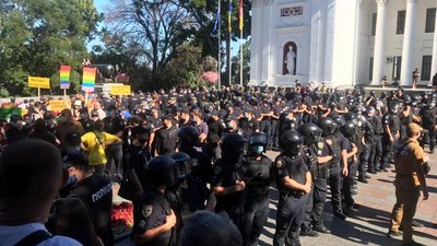 Сутички на "Одеса Прайд 2020": версії ЛГБТ-спільноти, противників та поліції Сутички на "Одеса Прайд 2020": версії ЛГБТ-спільноти, противників та поліції