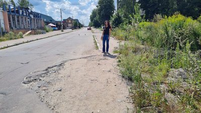 Ремонт зруйнованого обстрілами тротуару на одній з вулиць Житомира мають розпочати наступного тижня