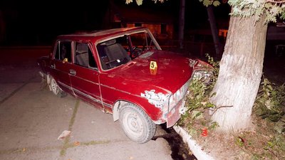 Прикарпатська поліція розшукує двох чоловіків, які викрали автомобіль Прикарпатська поліція розшукує двох чоловіків, які викрали автомобіль
