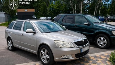 Автомобілі з гуманітарної допомоги для ЗСУ, які хотіли продати