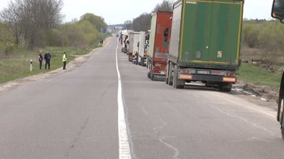 На Львівщині планують розширити дорогу до пункту пропуску "Рава-Руська" На Львівщині планують розширити дорогу до пункту пропуску "Рава-Руська"