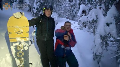 В Карпатах під час катань на лижах заблукав турист з Києва В Карпатах під час катань на лижах заблукав турист з Києва