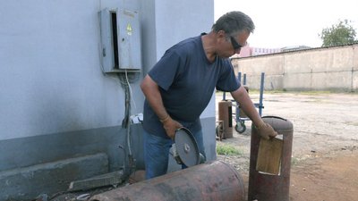 Черкаські волонтери шукають газові балони для виготовлення буржуйок на передову: попит на печі зростає Черкаські волонтери шукають газові балони для виготовлення буржуйок на передову: попит на печі зростає