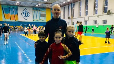 У Житомирі пройшли всеукраїнські змагання та Кубок України з фігурного катання на роликових ковзанах У Житомирі пройшли всеукраїнські змагання та Кубок України з фігурного катання на роликових ковзанах