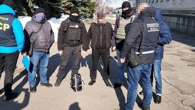 Поліцейські Черкащини депортували іноземця за територію України
