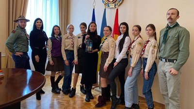 "Щоб відчули тепло і любов Божу". У Кропивницький пластуни привезли Вифлеємський вогонь миру "Щоб відчули тепло і любов Божу". У Кропивницький пластуни привезли Вифлеємський вогонь миру