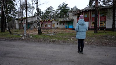 Навчитися жити далі: 12-річна бранка підвалу в Ягідному пройшла психологічну реабілітацію та бореться зі своїми страхами
