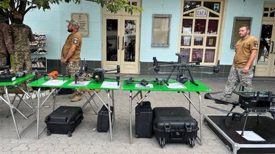Привезли дрони та обмундирування: в Ужгороді військові 33-ї бригади представили свій підрозділ Привезли дрони та обмундирування: в Ужгороді військові 33-ї бригади представили свій підрозділ