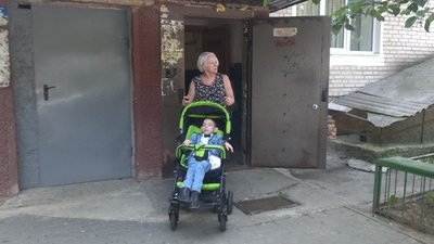 "Найкращий хлопчик в цілому світі": лучанка взяла під опіку дитину з інвалідністю "Найкращий хлопчик в цілому світі": лучанка взяла під опіку дитину з інвалідністю