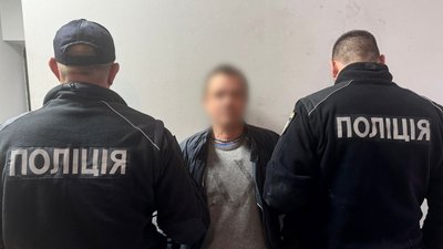 Погрожував дружині й правоохоронцям: поліція затримала 64-річного закарпатця