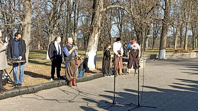 На Житомирщині відкрили монумент пам'яті Олександри Соколовської – отамана Марусі На Житомирщині відкрили монумент пам'яті Олександри Соколовської – отамана Марусі