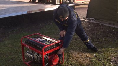 У Луцьку інспектори-рятувальники перевіряли генератори в аптеках та кафе