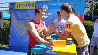 У Кременці відбувся турнір з армспорту пам’яті Анатолія і Андрія Пушкарів