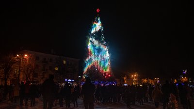 Вдвічі менше, ніж минулоріч: скільки грошей витратили на новорічні зони у Чернівцях