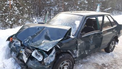На Чернігівщині зіткнулись дві «дев'ятки»: одного з водіїв деблоковували рятувальники