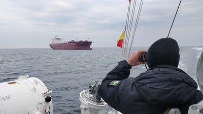 Херсонські прикордонники з гонитвою затримали у Чорному морі браконьєрів