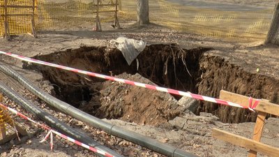 Біля місця, де торік загинула комунальниця у Полтаві, ремонтують частину каналізаційного колектора