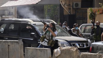 У Бейруті обстріляли учасників акції щодо розслідування вибухів у порту, є жертви У Бейруті обстріляли учасників акції щодо розслідування вибухів у порту, є жертви