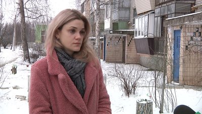 Хлопчик покусаний с дирочкой в правом боку Хлопчик покусаний с дирочкой в правом боку