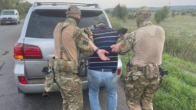 Хабар у три тисячі доларів: затримали начальника відділу Дніпровської митниці