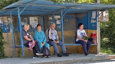Люди займають чергу на маршрутку: на дачному масиві біля Луцька – проблема з доїздом Люди займають чергу на маршрутку: на дачному масиві біля Луцька – проблема з доїздом