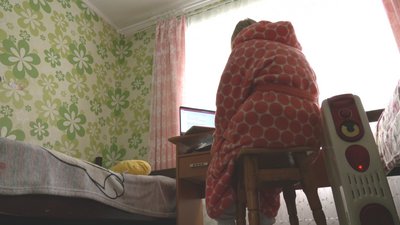З обігрівачами та в теплому одязі: мешканці одного з черкаських гуртожитків живуть без опалення