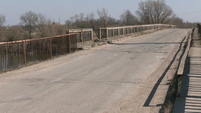 Карантин не заважає: на Калущині продовжують будувати міст Карантин не заважає: на Калущині продовжують будувати міст