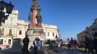 Акція проти пам'ятника Катерині ІІ в Одесі: в УІНП запропонували компроміс Акція проти пам'ятника Катерині ІІ в Одесі: в УІНП запропонували компроміс