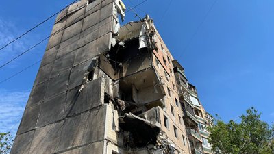 багатоповерхівка у Кривому Розі після влучання ракети
