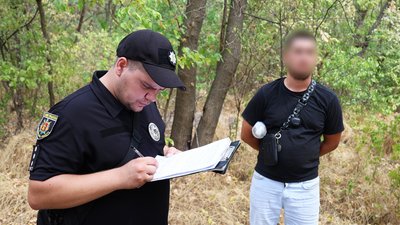 У Запоріжжі чоловік вистрелив у двох чоловіків