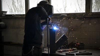 145 польових буржуйок за місяць: в Одесі п'ятеро друзів виготовляють пічки для передової 145 польових буржуйок за місяць: в Одесі п'ятеро друзів виготовляють пічки для передової